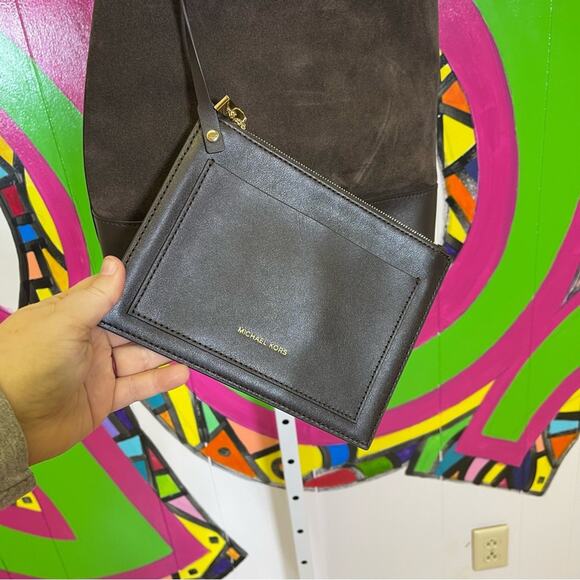 Michael Kors, Suede and Leather Cary Bucket Bag. Bohemian Glamour Adjustable - Picture 7 of 12